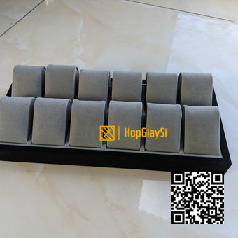 Khay gỗ đựng đồng hồ size 32.2 x 15 x 3c màu đen gối xám