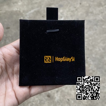 Pad treo dây chuyền size 8x8cm màu đen