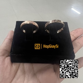 Đế trưng bày nhẫn đôi màu đen 
