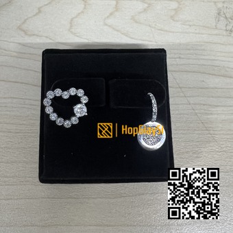 Đế trưng bày hoa tai (vị trí lệch lên phía trên)  màu đen 