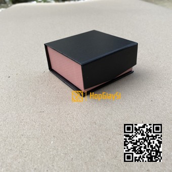 Hộp Trang Sức Nam Châm Cao Cấp Màu Đen - Hồng Size 7.5 x 7.5 x 3.5cm