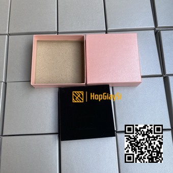 Hộp Vòng Tay Giấy Màu Hồng Trơn Ruột Mút Đen Size 8.8 x 8.8 x 2.5cm