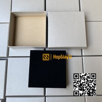Hộp Vòng Tay Giấy Màu Xám Trơn Ruột Mút Đen Size 8.8 x 8.8 x 2.5cm
