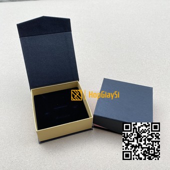 Hộp Trang Sức Nam Châm Cao Cấp Màu Đen - Vàng Size 9 x 9 x 3.5cm