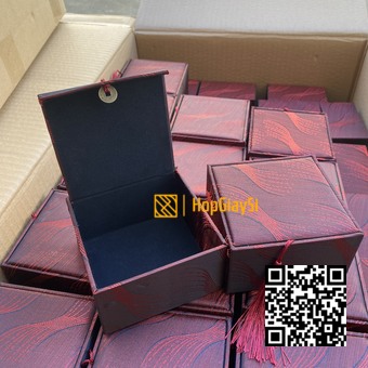 Hộp Vòng Tay Gấm Họa Tiết Gợn Sóng đỏ  Size 10 x 10 x 5.5cm