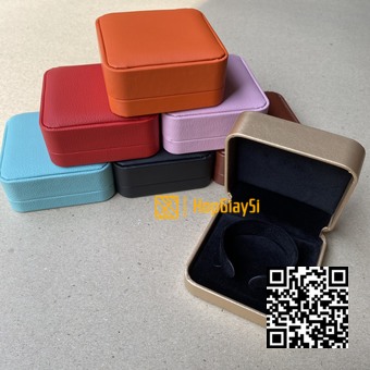 Hộp Vòng Tay (góc tròn) Nắp Bật Cao Cấp Simili Đỏ Size 9 x 9 x 4.2cm