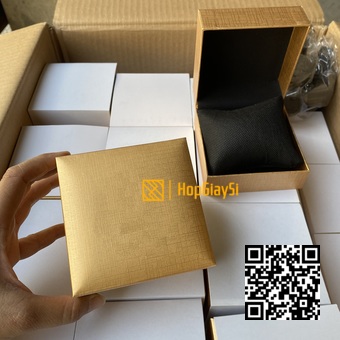 Hộp Đồng Hồ Nắp Bật Màu Vàng hoa văn sọc  Size 10 x 10 x 6cm