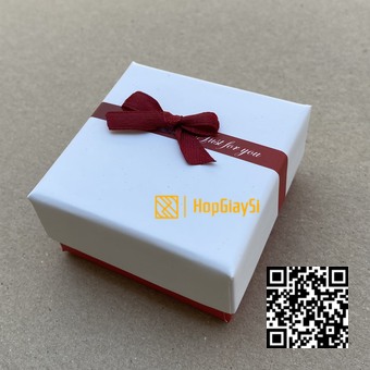 Hộp Nhẫn Giá Rẻ Giấy Màu Trắng Viền Nơ Đỏ Đậm  Size 6 x 6 x 3.2cm