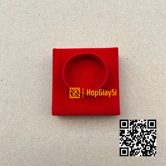 Đế Trưng Bày Vòng Tay Màu Đỏ 