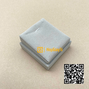 Đế Trưng Bày Dây Chuyền Nhung Màu Xám