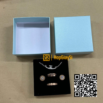 Hộp Bộ Trang Sức Màu Xanh Cốm Đậm Size 7.3 x 7.3 x 3.2cm