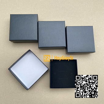 Hộp đựng trang sức size 8 x 8 x 3cm màu đen trơn