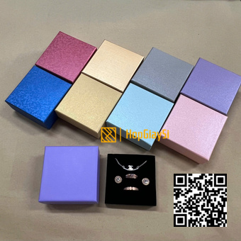 Hộp Trang Sức Giấy Vàng Da Trăng  Size 7.3 x 7.3 x 3.5cm